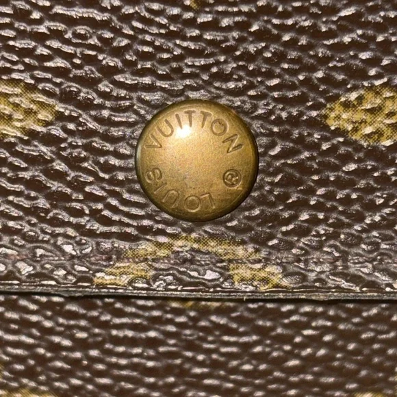 AUTHENTIC LOUIS VUITTON Vintage LV Monogram Sarah Wallet. - Picture 14 of 16